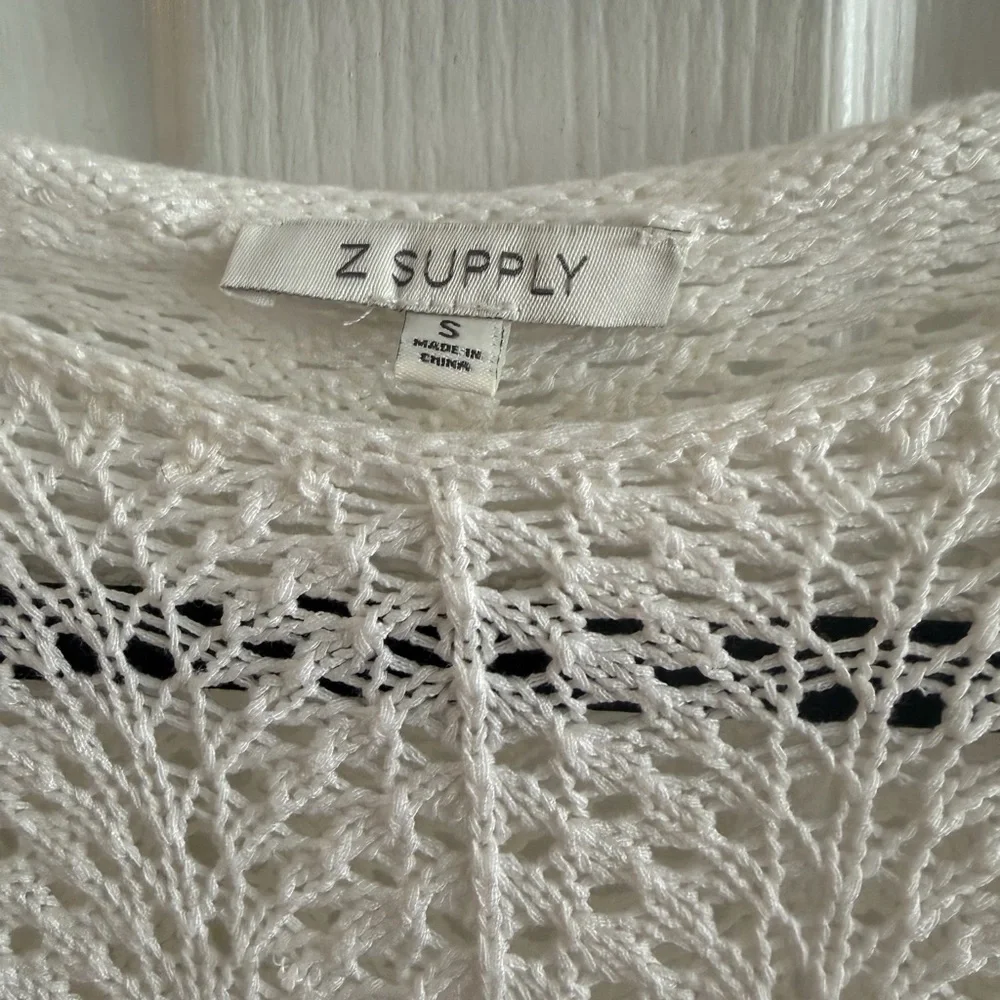 Zsupply Donovan Crochet Cropped Sweater
White Scallop Hem Sleeves Size Small - Picture 4 of 5